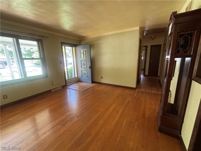 641 Matawan Drive, Campbell, OH - Photo 6