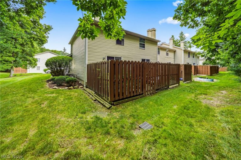 2920 Heatherwood Court, Stow, OH - Photo 8