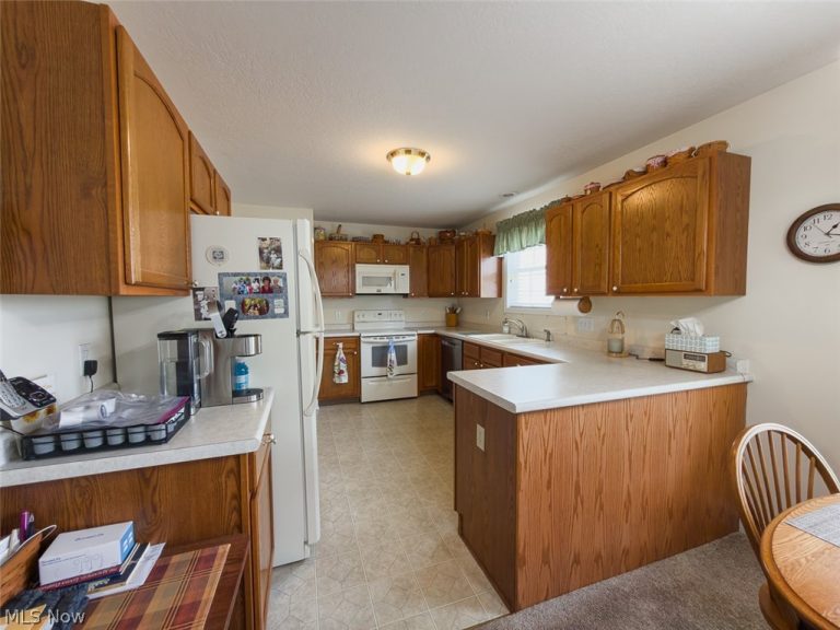 4054 Lindbergh Avenue, Canton, OH - Photo 6