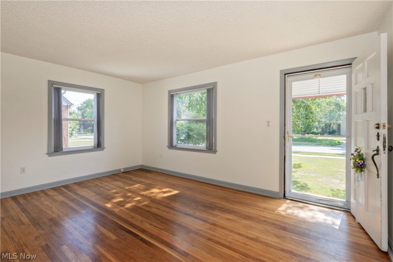 1682 Longwood Drive, Mayfield Heights, OH - Photo 3