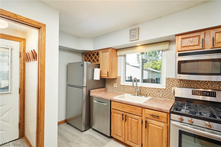 124 Filmore Avenue, Cuyahoga Falls, OH - Photo 8