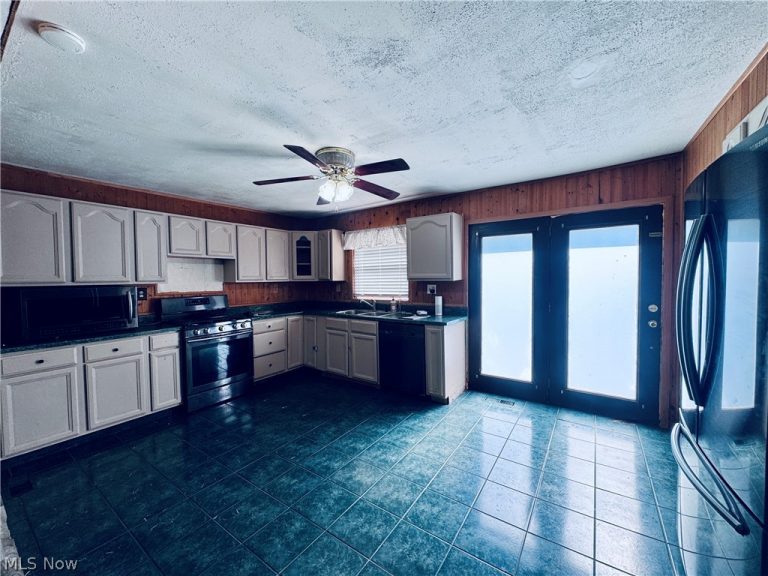 2800 Bender Road, Marietta, OH - Photo 2