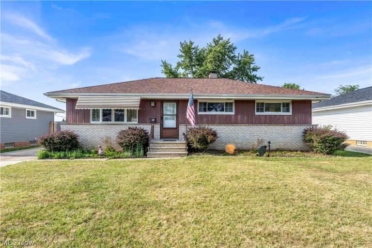 9560 Reichert Road, Parma, OH - Photo 2