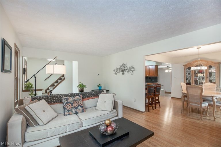 9204 Pleasant Lake Boulevard, Parma, OH - Photo 2