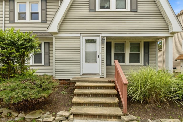912 Cambridge Road #A, Cleveland Heights, OH - Photo 4