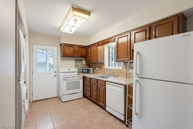 2568 9th Court, Cuyahoga Falls, OH - Photo 3