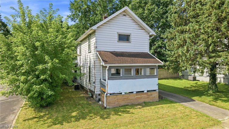 22 Spring Street, Struthers, OH - Photo 2