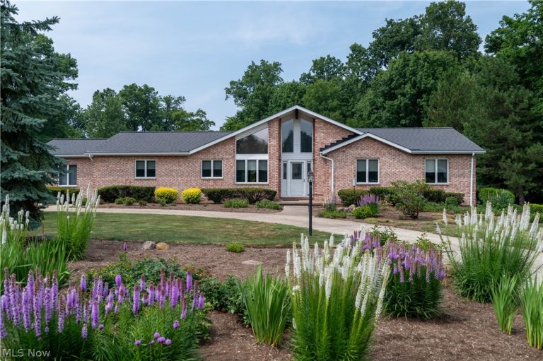 29451 Sayle Drive, Willoughby Hills, OH, 44092