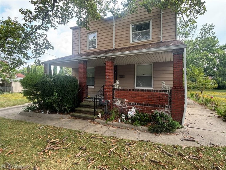 831 Whitcomb Road, Cleveland, OH - Photo 2
