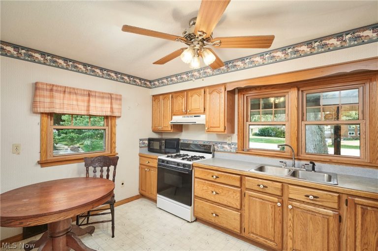 3295 Tisen Road, Akron, OH - Photo 8