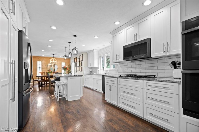 37189 Terrell Drive, North Ridgeville, OH - Photo 2