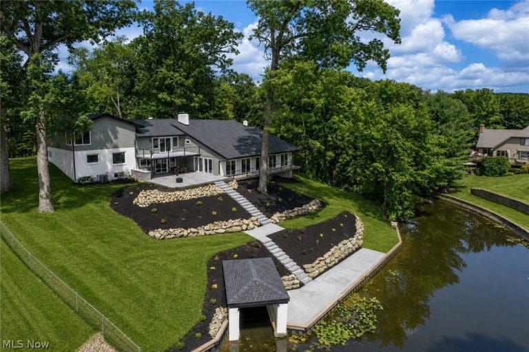 4567 Rex Lake Drive, New Franklin, OH, 44319