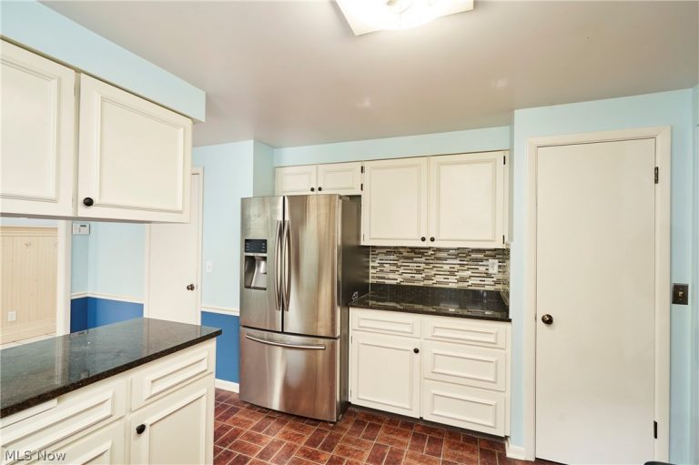 1172 Berwick Lane, South Euclid, OH - Photo 5