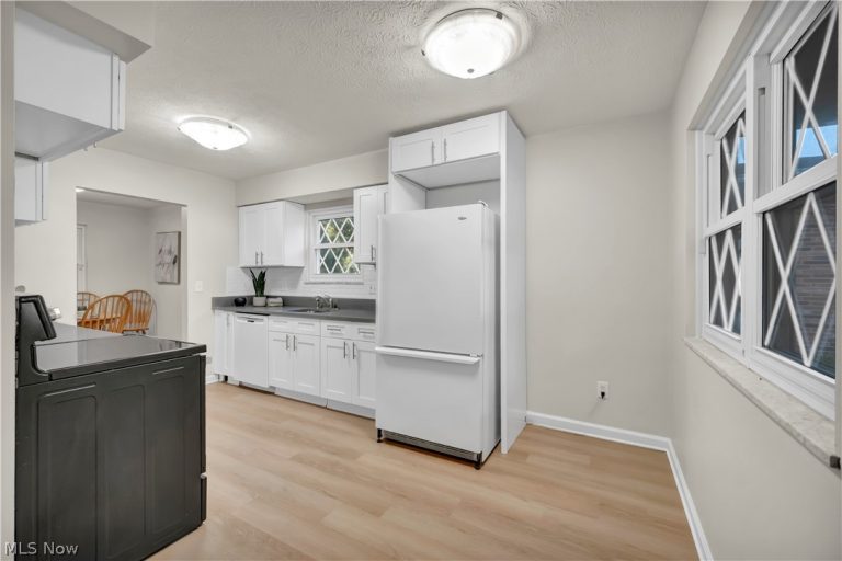 509 Silver Meadows Boulevard, Kent, OH - Photo 6
