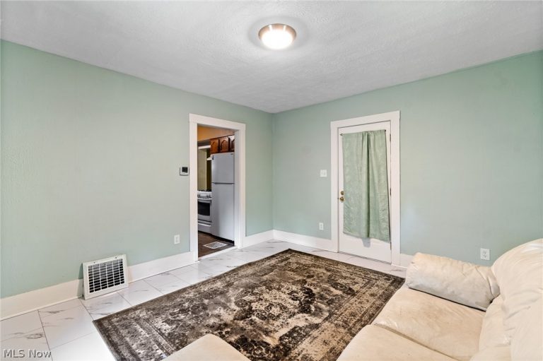 777 Montana Avenue, Akron, OH - Photo 8