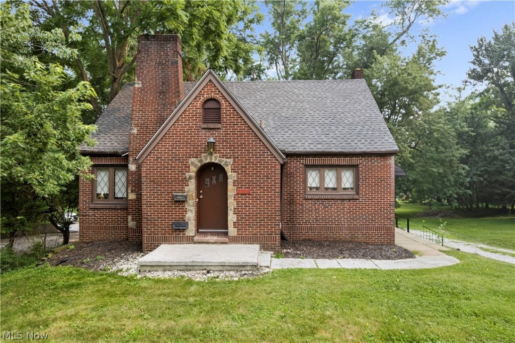 2442 Newton Street, Akron, OH