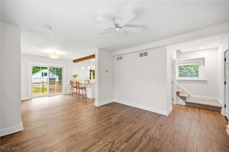 272 Miles Road, Chagrin Falls, OH - Photo 4