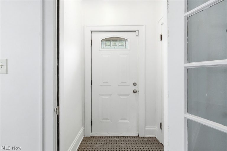 912 Cambridge Road #A, Cleveland Heights, OH - Photo 6