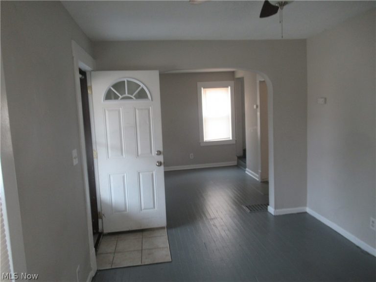 59 Sector Drive, Bedford, OH - Photo 5