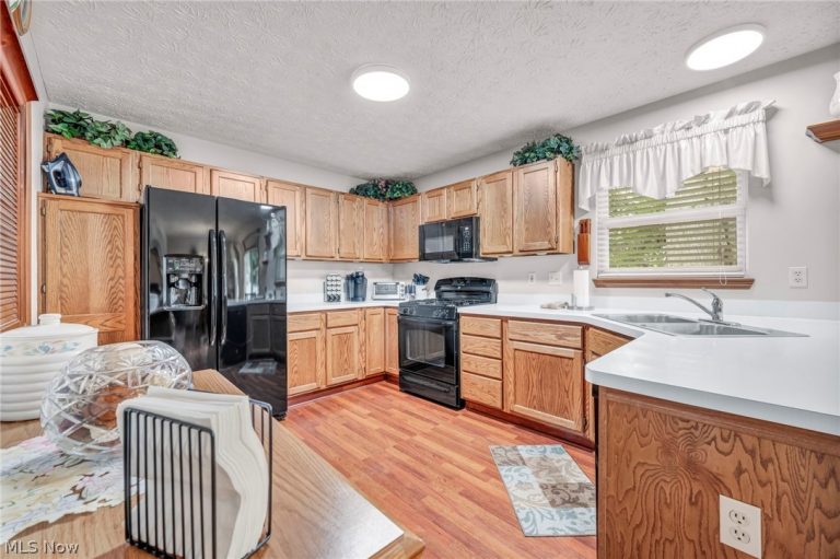 6472 Monroe Lane, North Ridgeville, OH - Photo 8