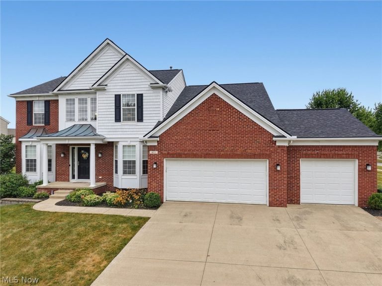 401 Norwich Drive, Broadview Heights, OH - Photo 2
