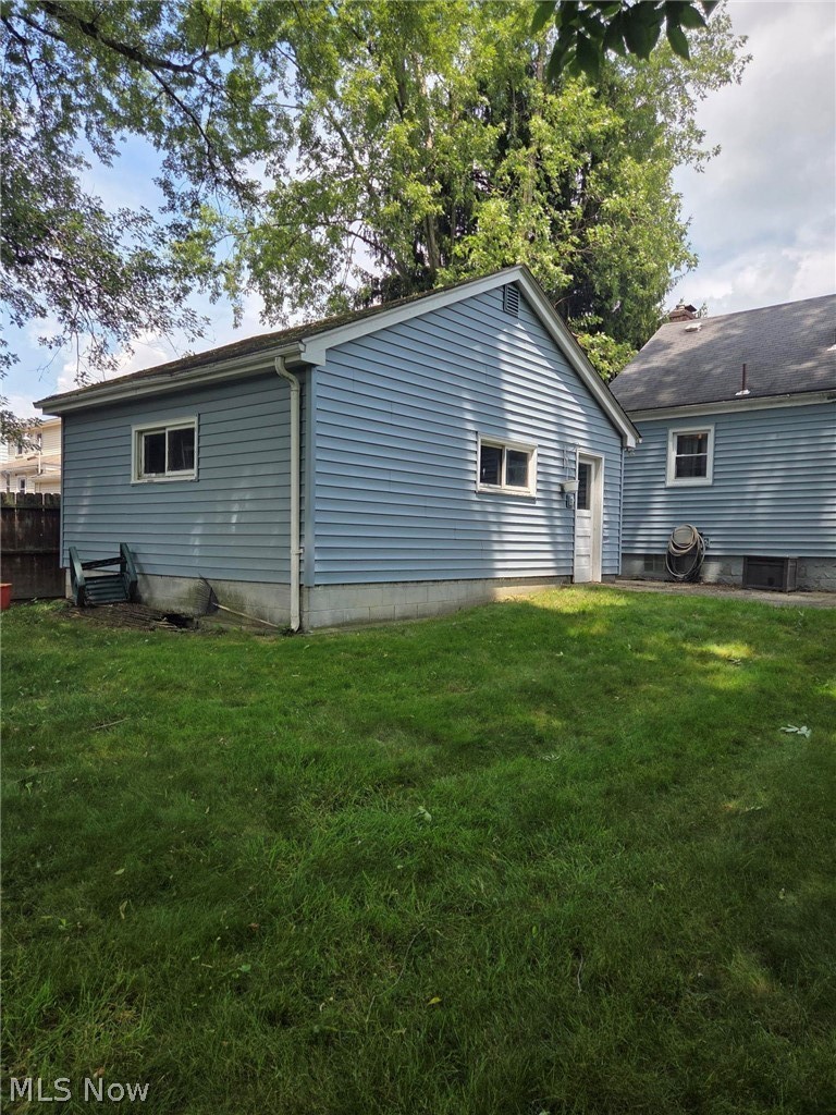 239 Gladstone Street, Campbell, OH - Photo 3