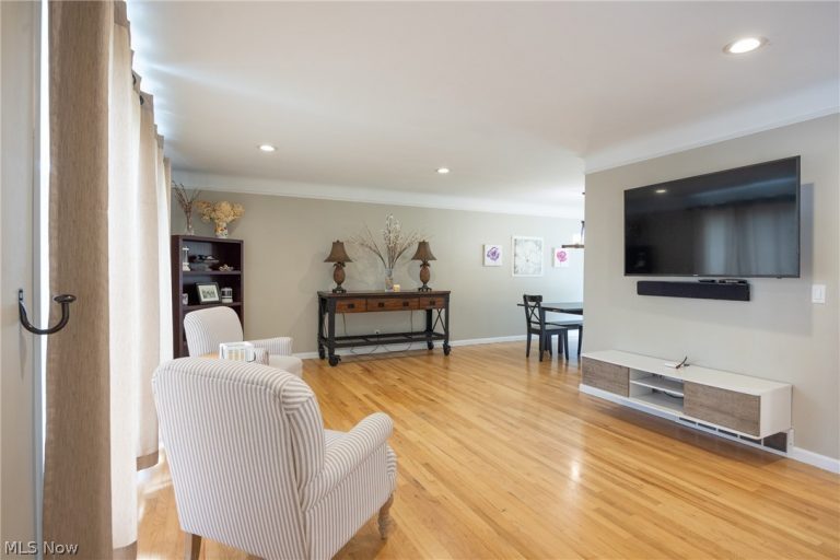 6547 Vallevista Drive, Mayfield Heights, OH - Photo 6