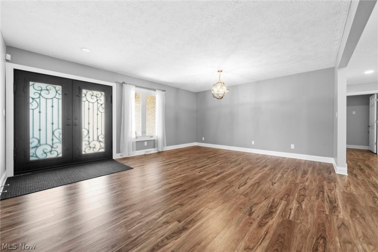 2109 Pleasant Valley Road, Seven Hills, OH - Photo 3