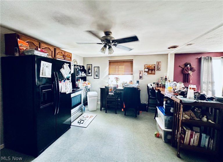 3177 Elyria Avenue, Lorain, OH - Photo 4