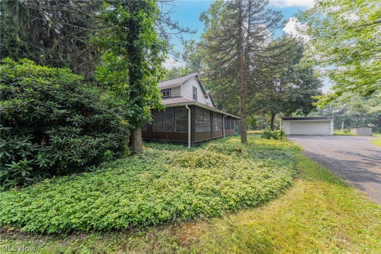 2266 Glenridge Road, Euclid, OH - Photo 2