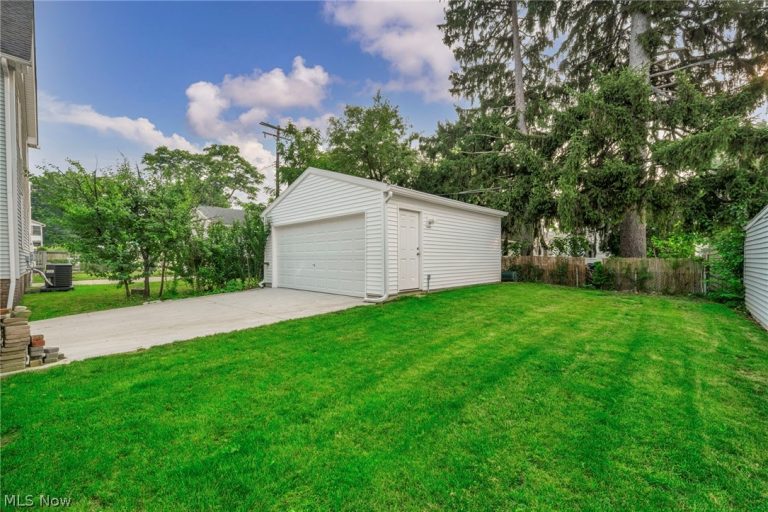 2124 Wascana Avenue, Lakewood, OH - Photo 6