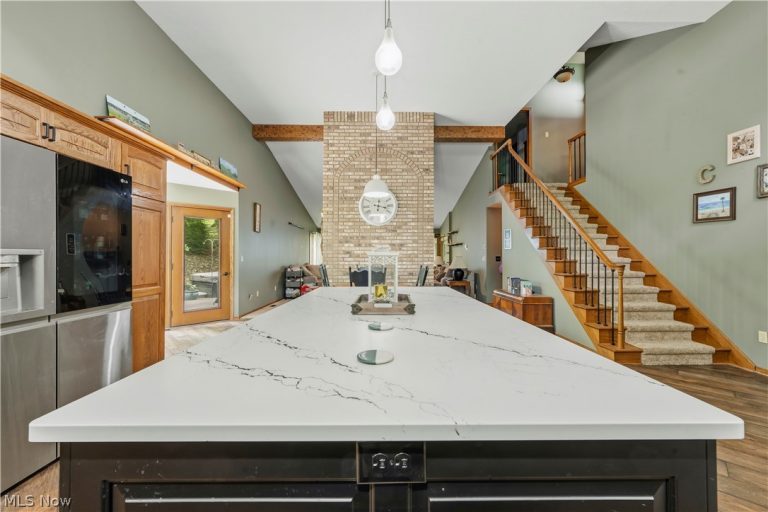 2402 Woodlawn, Dover, OH - Photo 8