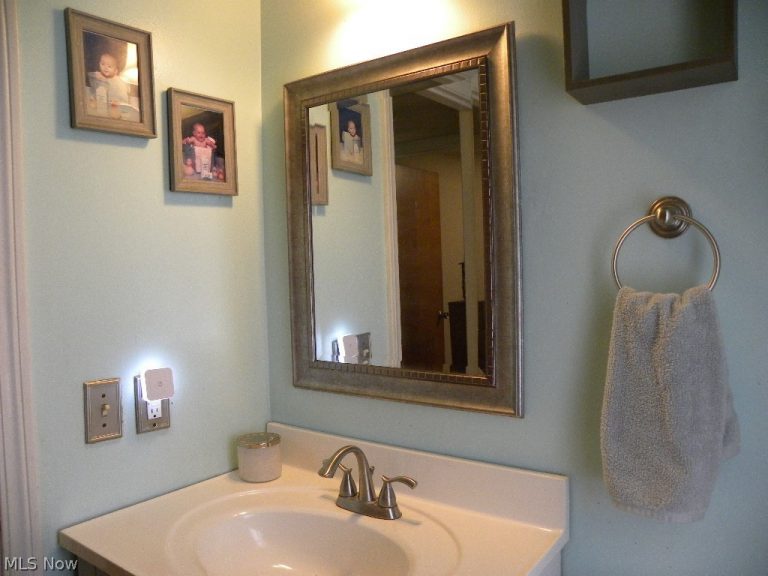 15727 Mina Avenue, Cleveland, OH - Photo 5