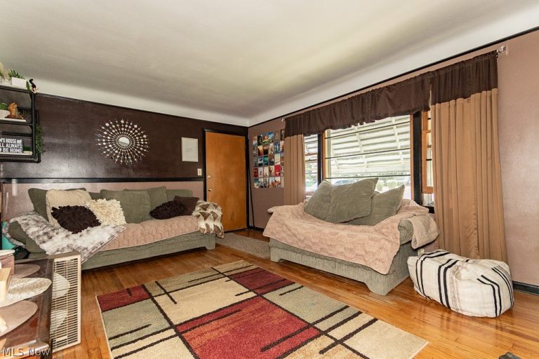 243 Glendale Street, Bedford, OH - Photo 3