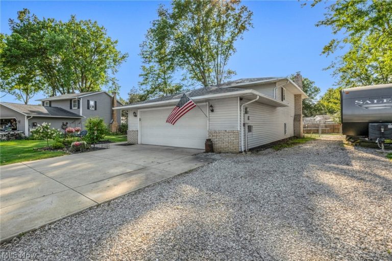 5872 Emerald Street, North Ridgeville, OH - Photo 4