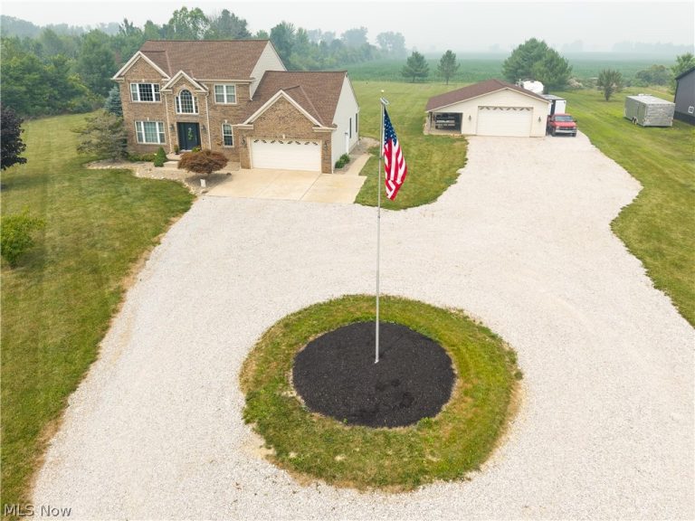 43800 Smith Road, Wellington, OH - Photo 2