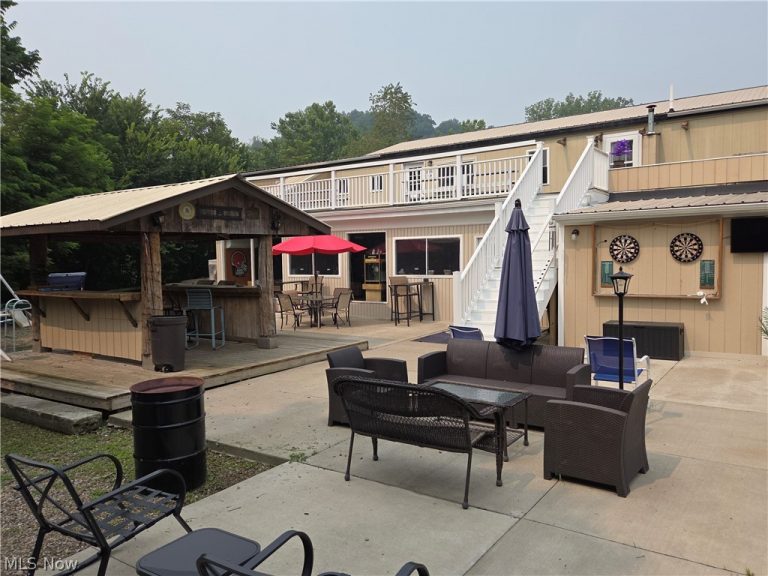 24825 Armstrong Hill Road, Lower Salem, OH - Photo 2