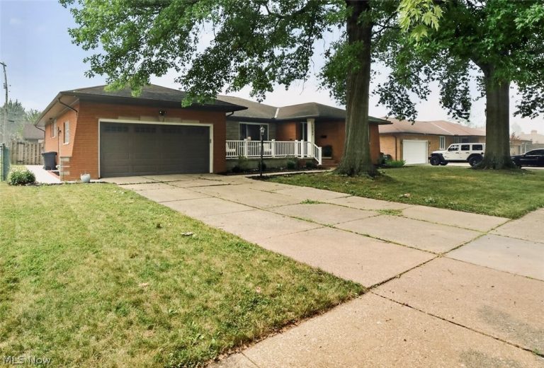 14395 Robert Drive, Middleburg Heights, OH - Photo 4