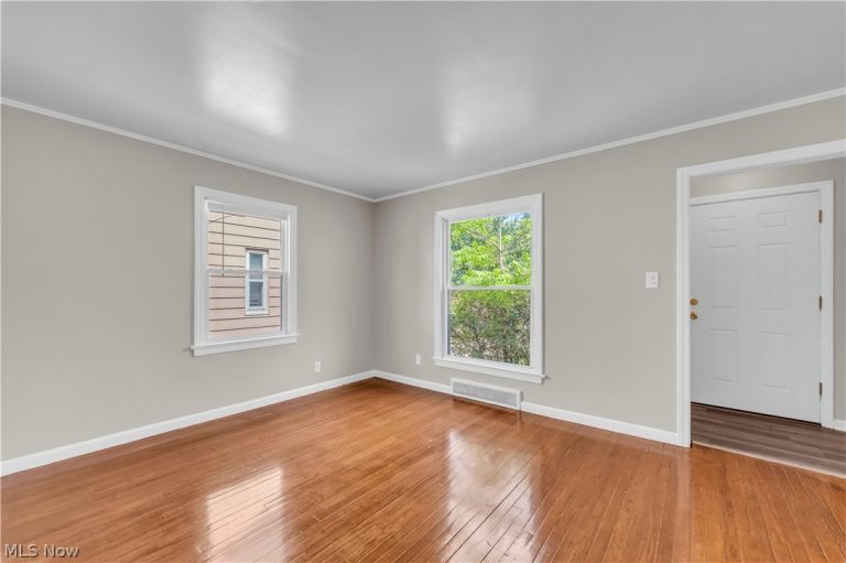 21106 Gardenview Drive, Maple Heights, OH - Photo 3