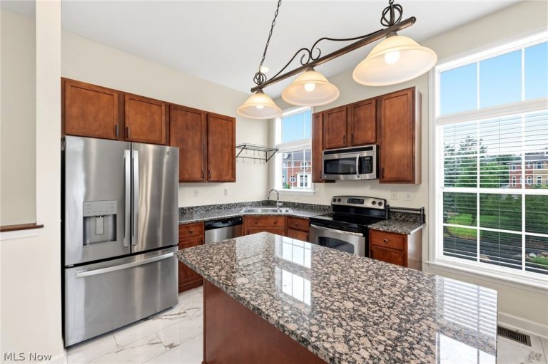 9 Grandview Drive, Rocky River, OH - Photo 4
