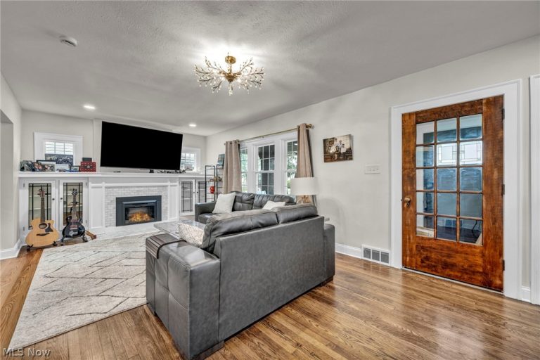 2108 Hampstead Road, Cleveland Heights, OH - Photo 4
