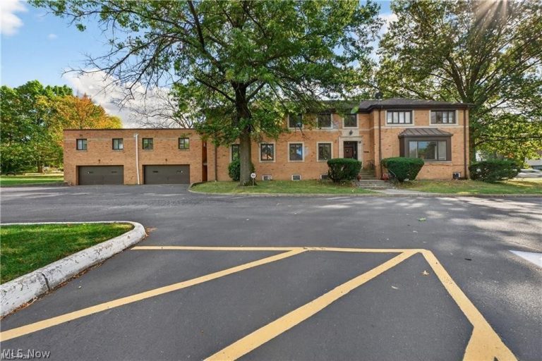 2475 Taylor Road, Cleveland Heights, OH - Photo 3