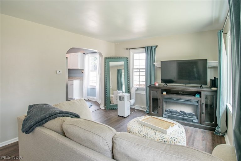 908 Hayes Avenue, Willoughby, OH - Photo 8