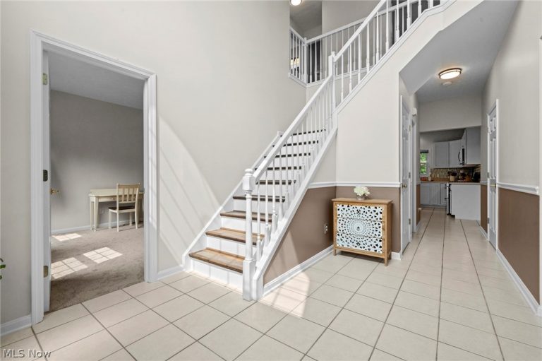 17118 Woodlawn Court, Strongsville, OH - Photo 8