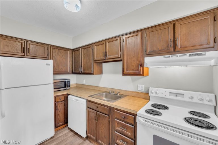485 Center Road #1, Bedford Heights, OH - Photo 6