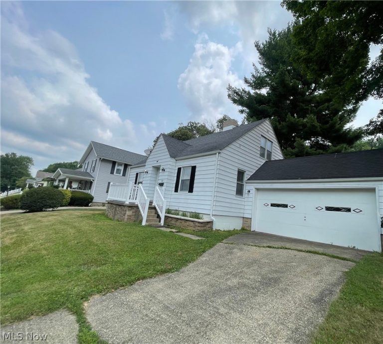 810 Highland Boulevard, Coshocton, OH - Photo 2