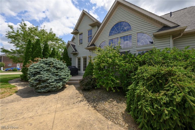 827 Mesa Verde Drive, Barberton, OH - Photo 6
