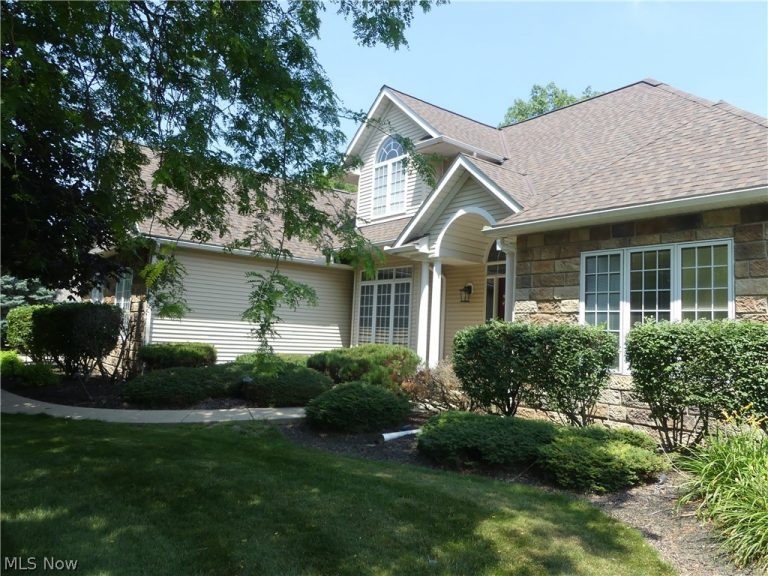 7395 Hunting Lake Drive, Concord Twp, OH - Photo 2