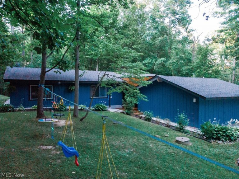 11629 Edgewood Road, Chardon, OH - Photo 2