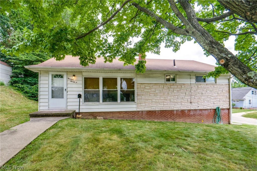 1425 Colonial Boulevard, Canton, OH
